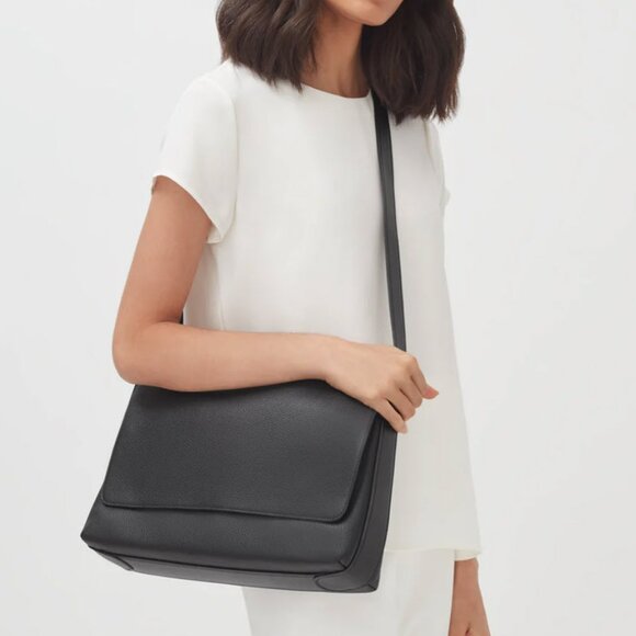 Cuyana Messenger Bag 13-inch Pebbled Black - Picture 5 of 12